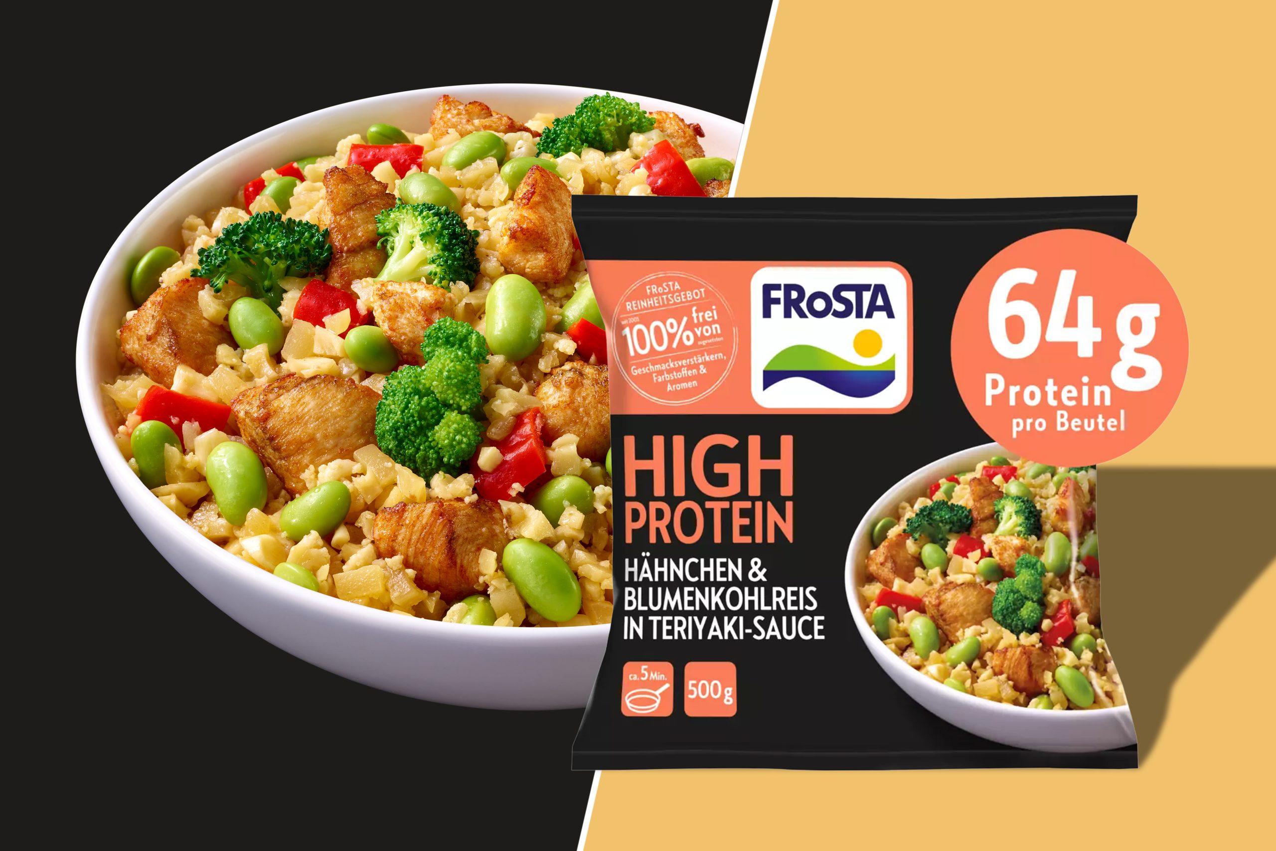 Frosta High Protein Hähnchen & Blumenkohlreis in Teriyaki-Sauce: links eine weiße Schüssel mit dem Gericht auf schwarzem Grund, rechts die Verpackung mit Schattenwurf vor gelbem Hintergrund.